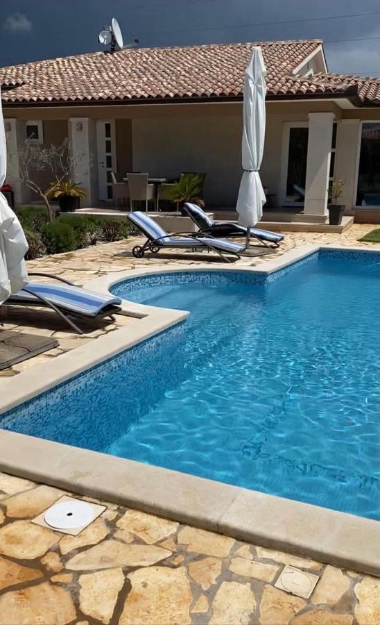 Villa Zafirah Πούλα Εξωτερικό φωτογραφία