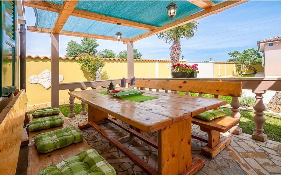 Villa Zafirah Πούλα Εξωτερικό φωτογραφία