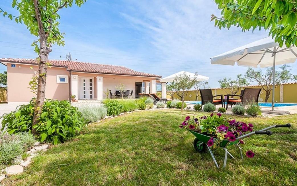 Villa Zafirah Πούλα Εξωτερικό φωτογραφία
